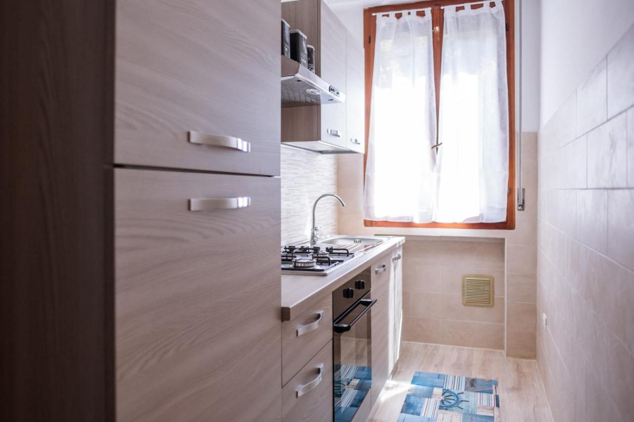 Appartamento Con Parcheggio E Aria Condizionata Леричи Экстерьер фото